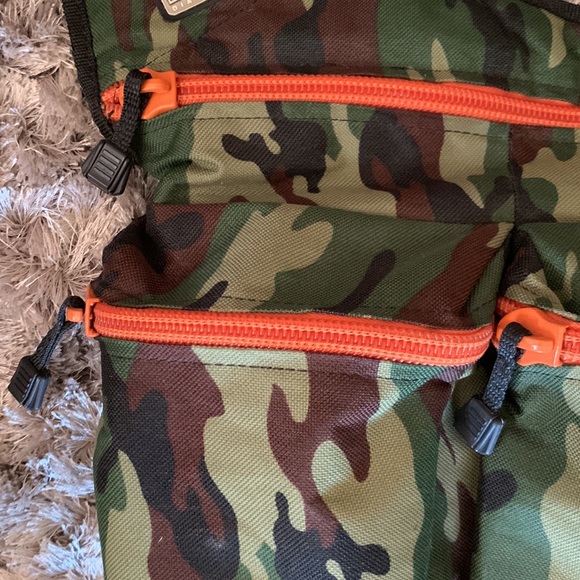 DIAPER DUDE CAMO DIAPER BAG - Picture 5 of 9